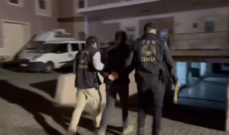 Son Dakika: TSK'de İzmir merkezli FETÖ operasyonu: 101 şüpheli hakkında gözaltı kararı verildi