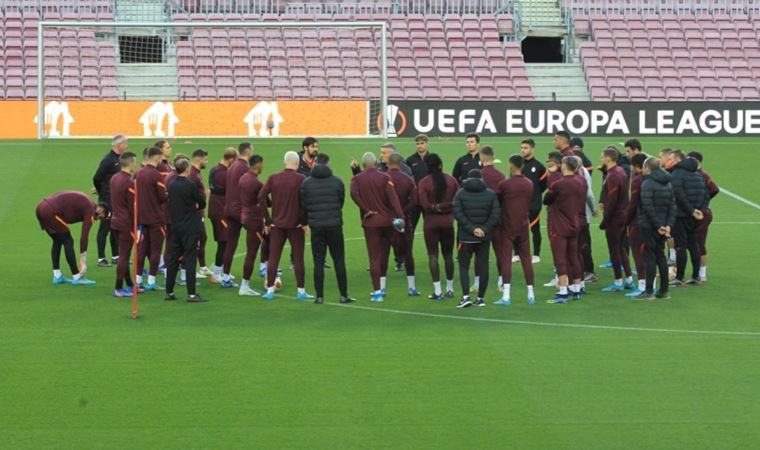 Galatasaray, 20 yıl sonra Camp Nou Stadı'na çıktı