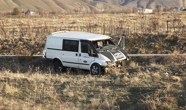 Bitlis'te minibüs takla attı: 4 ölü, 25 yaralı (11 Nisan 2022)