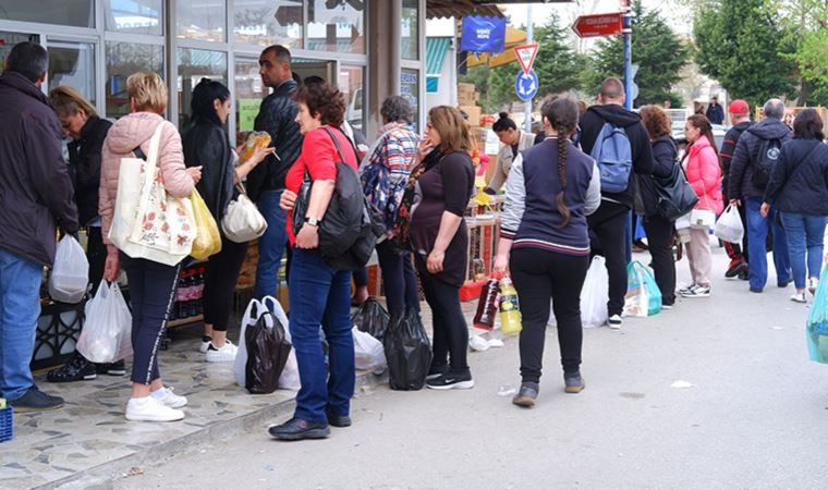 Aynı anda on binden fazla Bulgar akın etti, alışveriş yarışı izdihama dönüştü