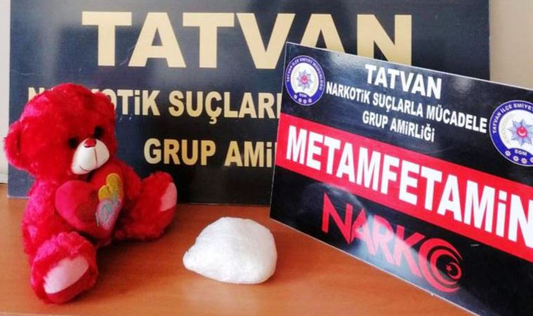 'Oyuncak ayı' ile uyuşturucu sevkiyatı: 2 gözaltı