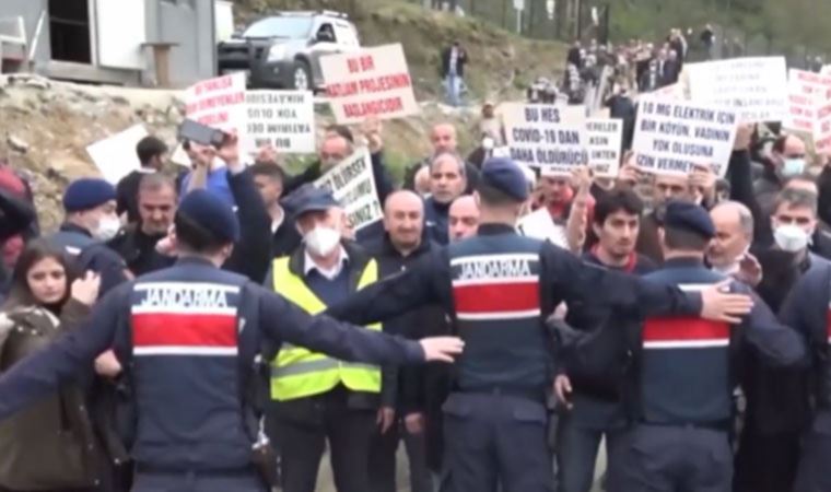 Köylüler, HES projesi kapsamındaki tüneli protesto etti: 'Cumhurbaşkanıma yalvarıyorum, senin halkına burada zulmediyorlar'