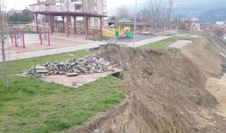 Karabük'te çocuk parkında heyelan