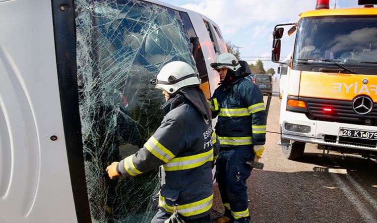 Eskişehir'de cezaevi nakil aracı devrildi! Jandarma personeli yaralandı