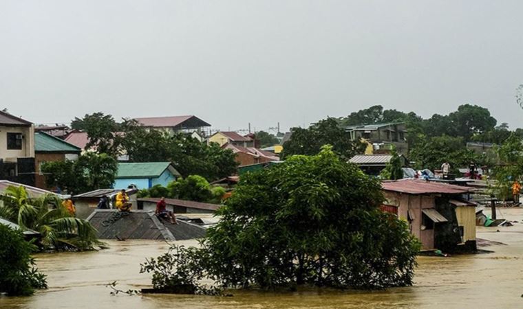 Filipinler'de sel ve heyelan faciası: 121 ölü