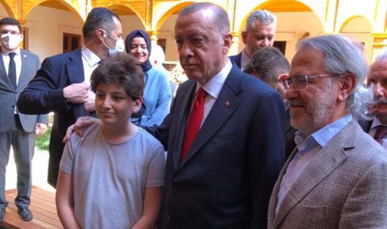 Hatıra fotoğrafı: 'Medrese' açılışında Erdoğan'la boy gösterdi