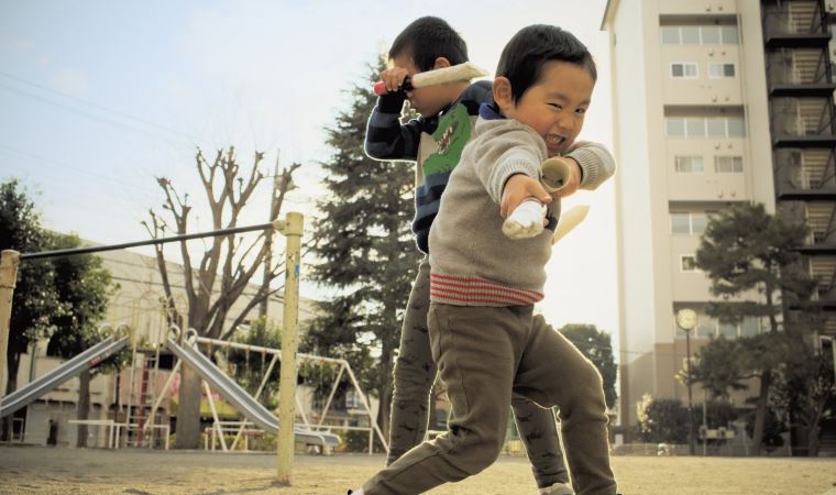 Küçük çocukların büyüklerin işlerini yaptığı Japon televizyon programı tartışma yaratıyor