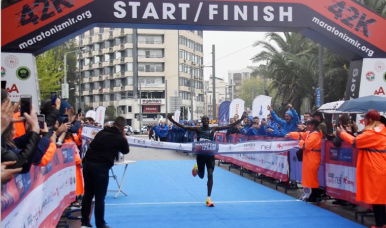 Maraton İzmir'de rekor kırıldı