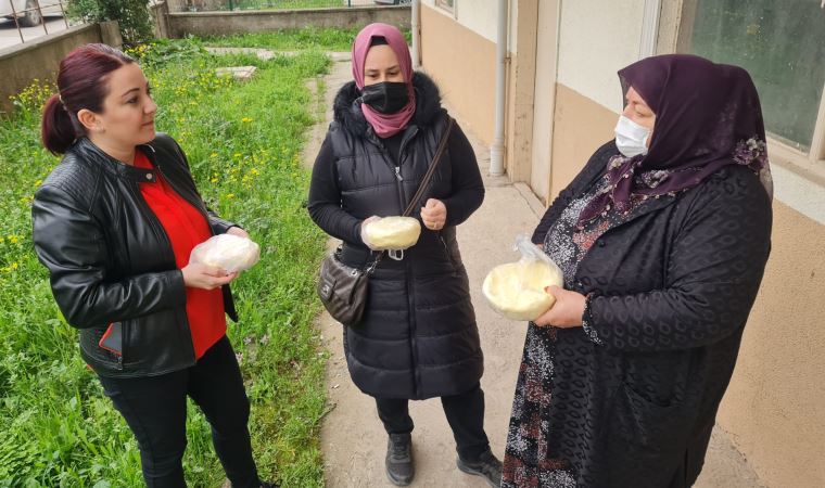 Kapı kapı dolaşıp tereyağı diye margarin ve patates püresi karışımı sattılar (17 Nisan 2022)