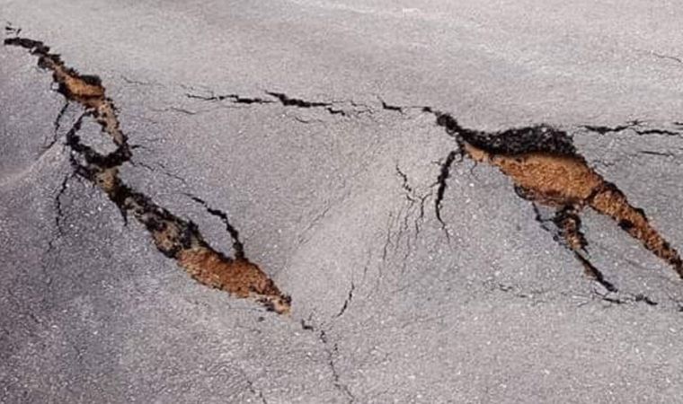 Kastamonu’da çöken köy yolu ulaşıma kapandı