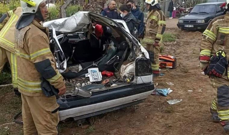 Korkunç kaza: Baba ve oğulun aracına tren çarptı