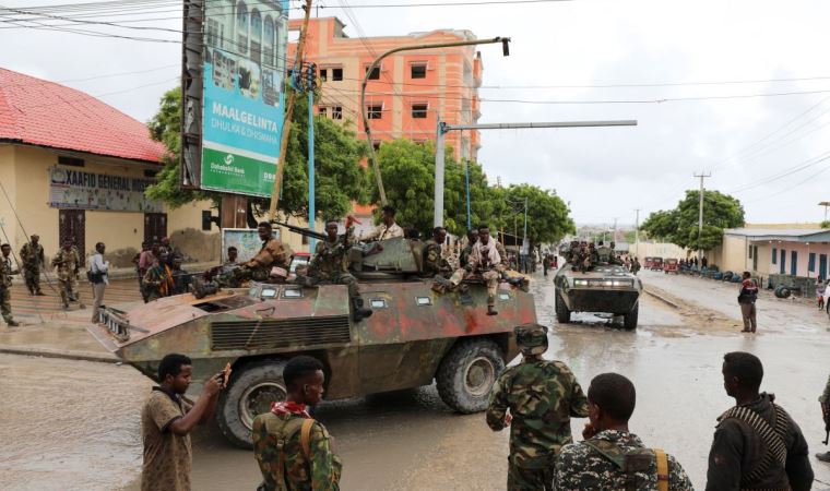 Somali parlamento binası yakınlarına havan topu düştü