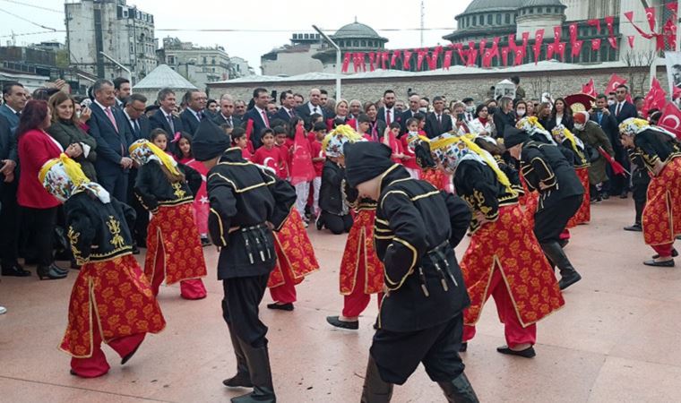 Taksim’de 23 Nisan coşkusu