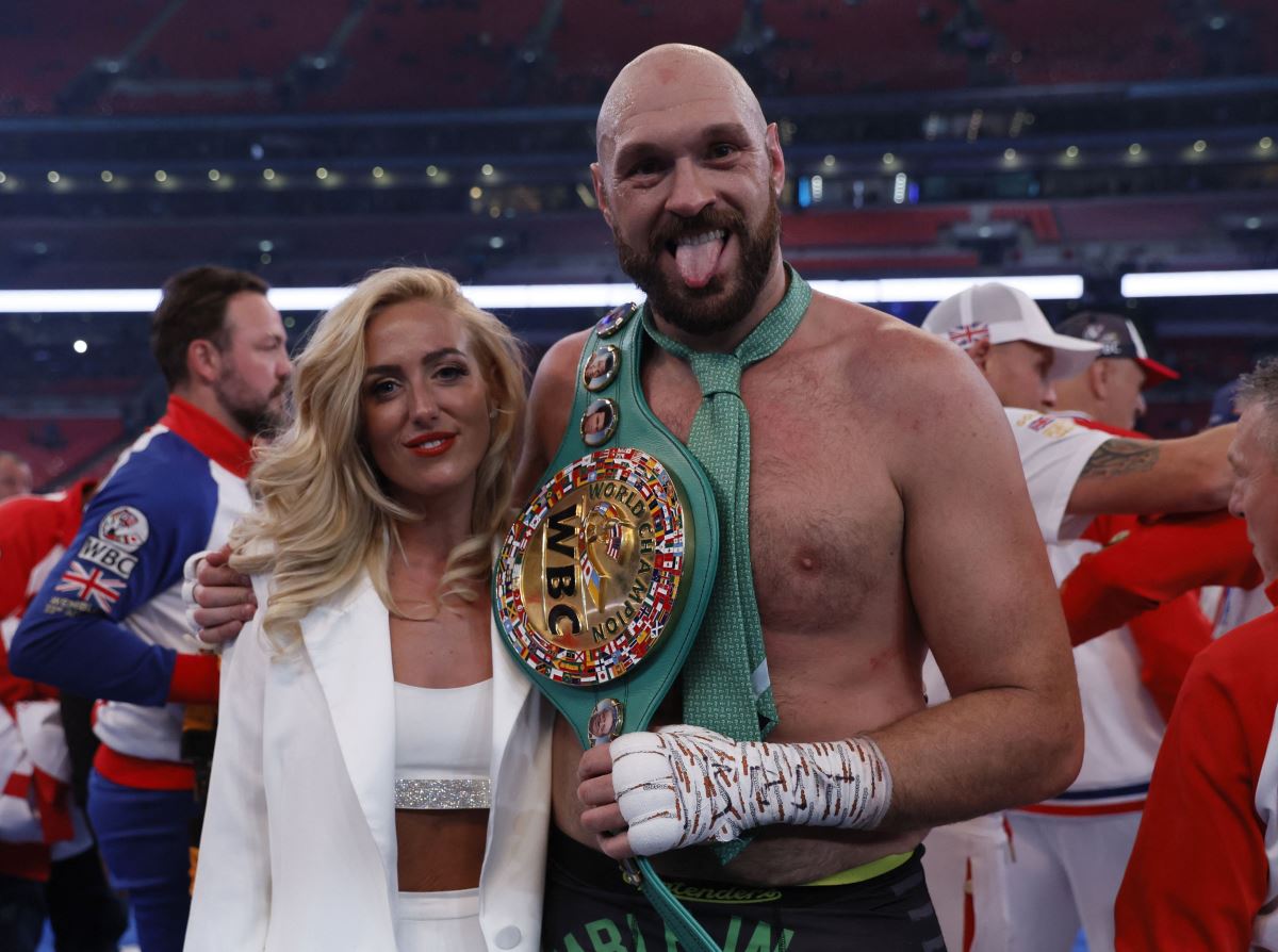 WBC'de tarihe geçen maç! Tyson Fury rakibi Dillian Whyte'ı nakavt etti