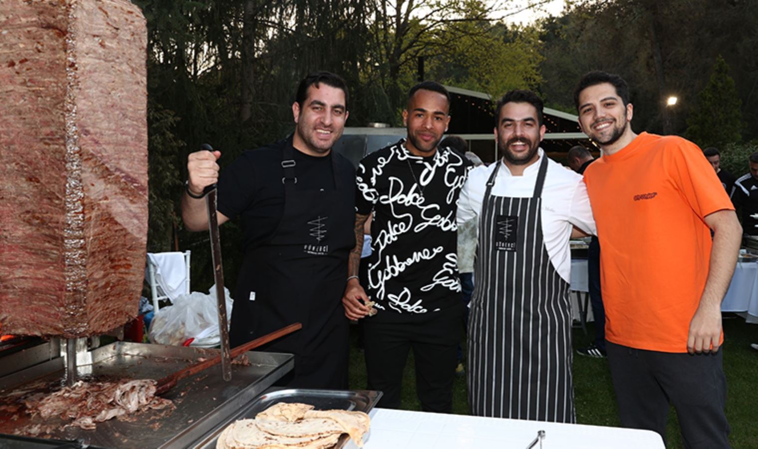 Beşiktaş'ta futbolcular ve çocuklarına dönerli piknik keyfi