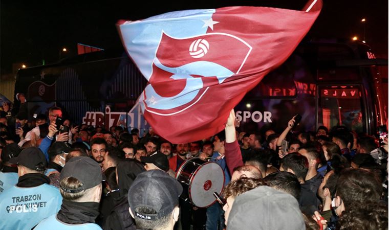 Trabzonspor'a havaalanında coşkulu karşılama