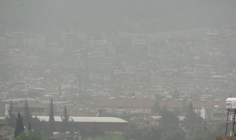 Hatay'da toz taşınımı: Görüş mesafesi azaldı