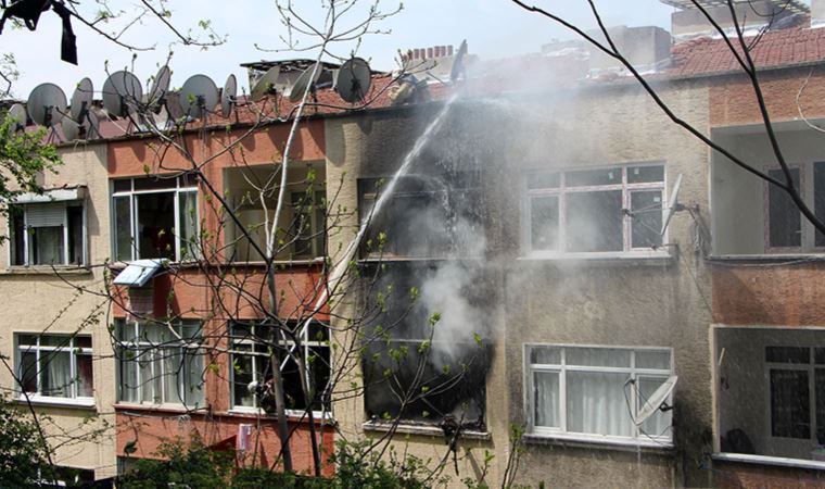 Beyoğlu'nda 4 katlı binada yangın çıktı