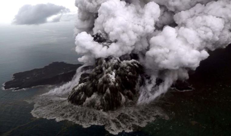 Endonezya'daki Anak Krakatau Yanardağı'nda patlamalar meydana geldi