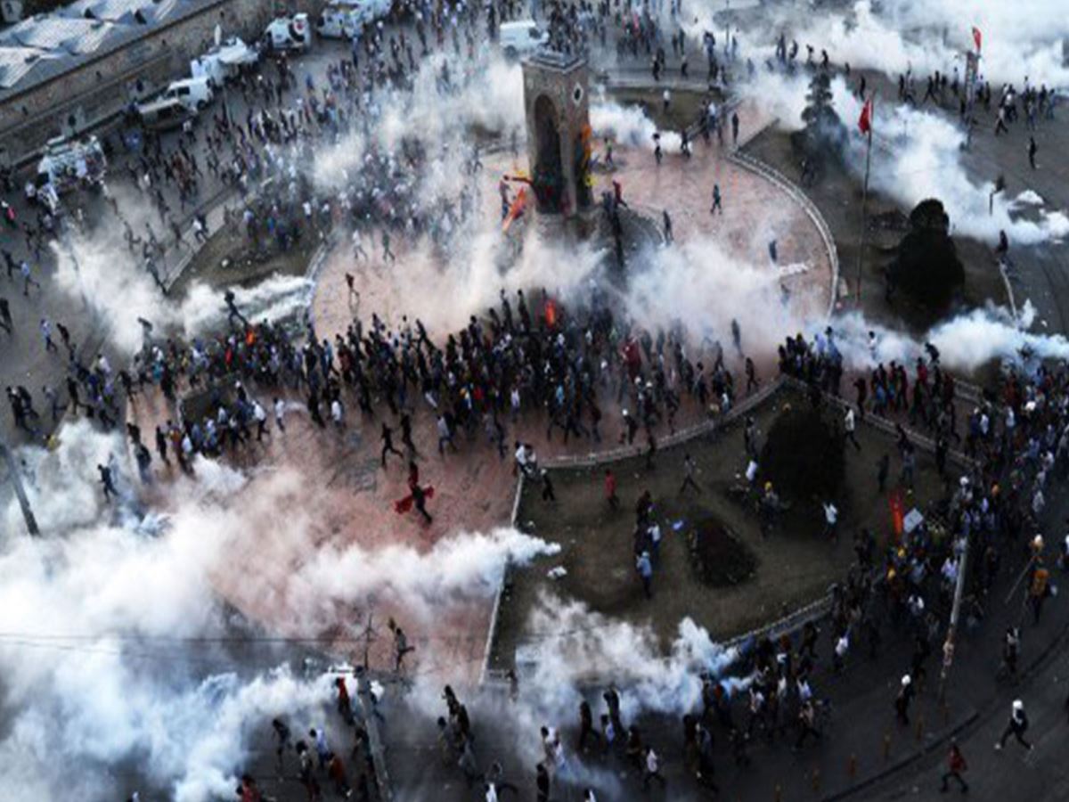 Sanatçılardan 'Gezi' kararına tepki: 'Mücella Abla'ya mektup yazmaya başladım'