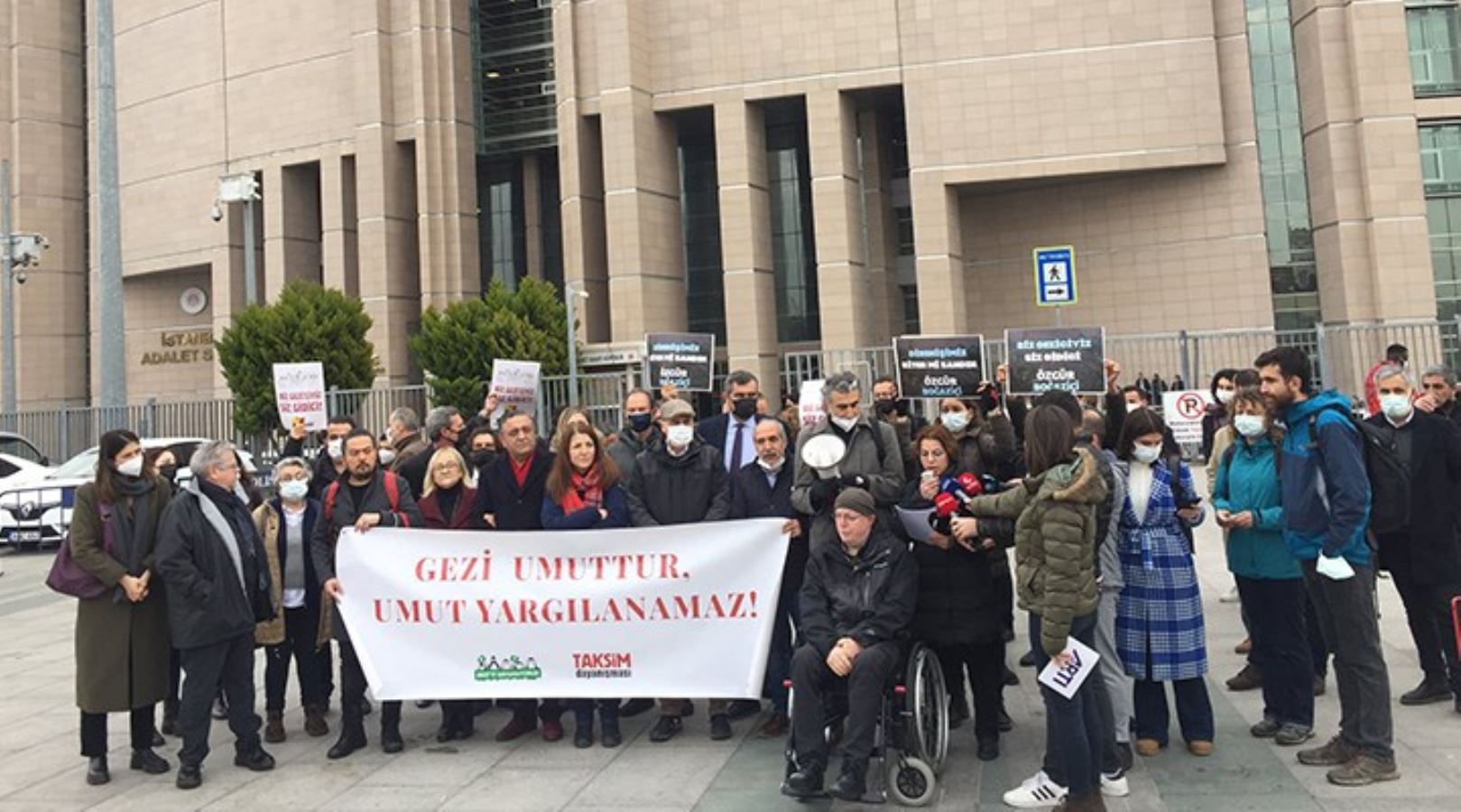 Sanatçılardan 'Gezi' kararına tepki: 'Mücella Abla'ya mektup yazmaya başladım'