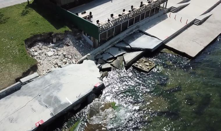 Beylikdüzü sahilinde yürüyüş yolu çöktü