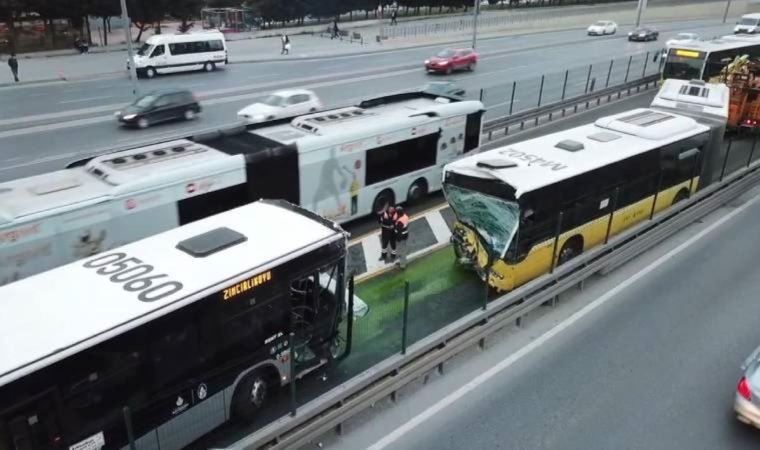 Son Dakika: Beylikdüzü’nde metrobüsler kafa kafaya çarpıştı