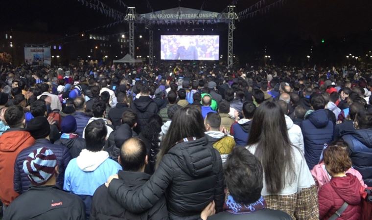 Trabzon'da futbolseverler maçı dev ekrandan takip etti