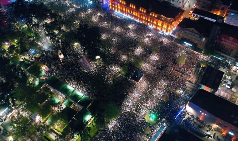 Atatürk Alanı’nı dolduran 10 binlerce Trabzonsporlu taraftar havadan görüntülendi