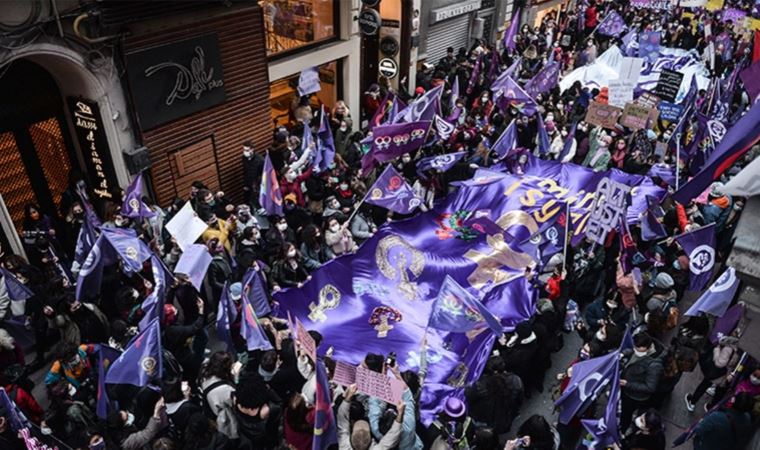 Feminist Gece Yürüyüşü'ne katılan öğrencinin bursu kesildi