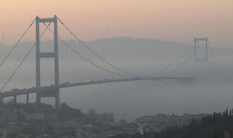 İstanbul Boğazı'nda sis alarmı: Gemi trafiği askıya alındı (06 Nisan 2022) (Video Haber)