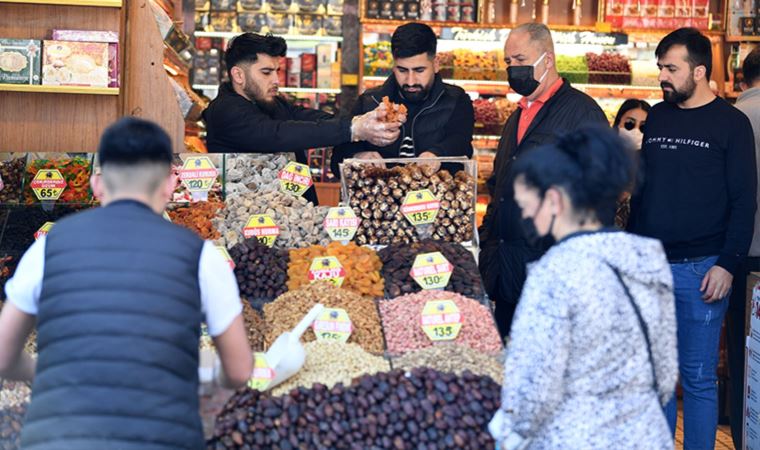 Ramazan ayı başladı ama Eminönü'nde herkes dertli: 'Çok Ramazan gördüm bu seferki farklı'