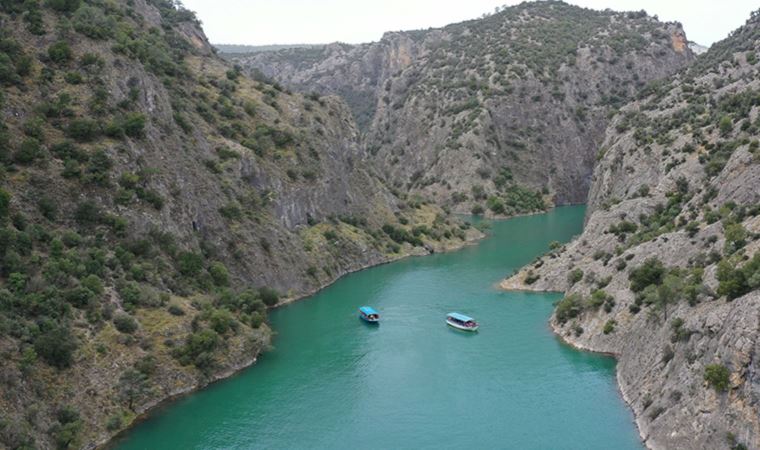 Arapapıştı Kanyonu'nda sular yükseldi, tekne turları başladı