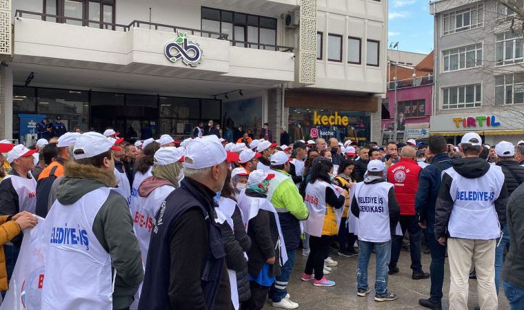 Sendikanın grev kararı aldığı Çorlu Belediyesi önünde  protesto