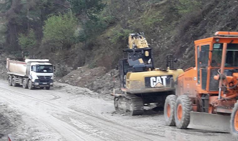 Heyelanın kapattığı yol 7 gündür ulaşıma açılamadı