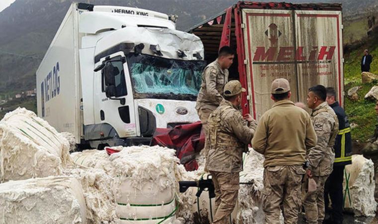 Bitlis’te 2 TIR çarpıştı: 1 yaralı