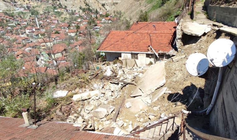 Karabük'te heyelan: Yol çöktü, 2 binada hasar var