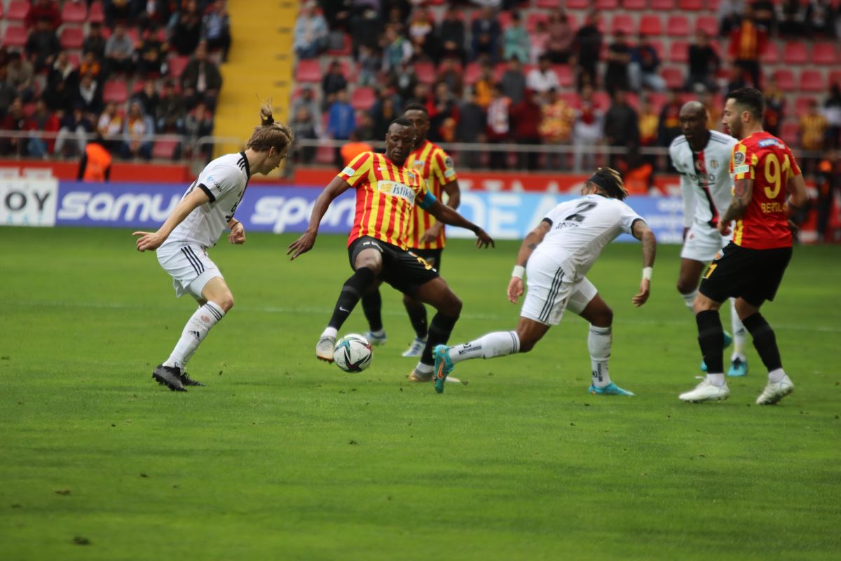 Beşiktaş, 3 puanı 3 golle aldı! Yukatel Kayserispor 1-3 Beşiktaş