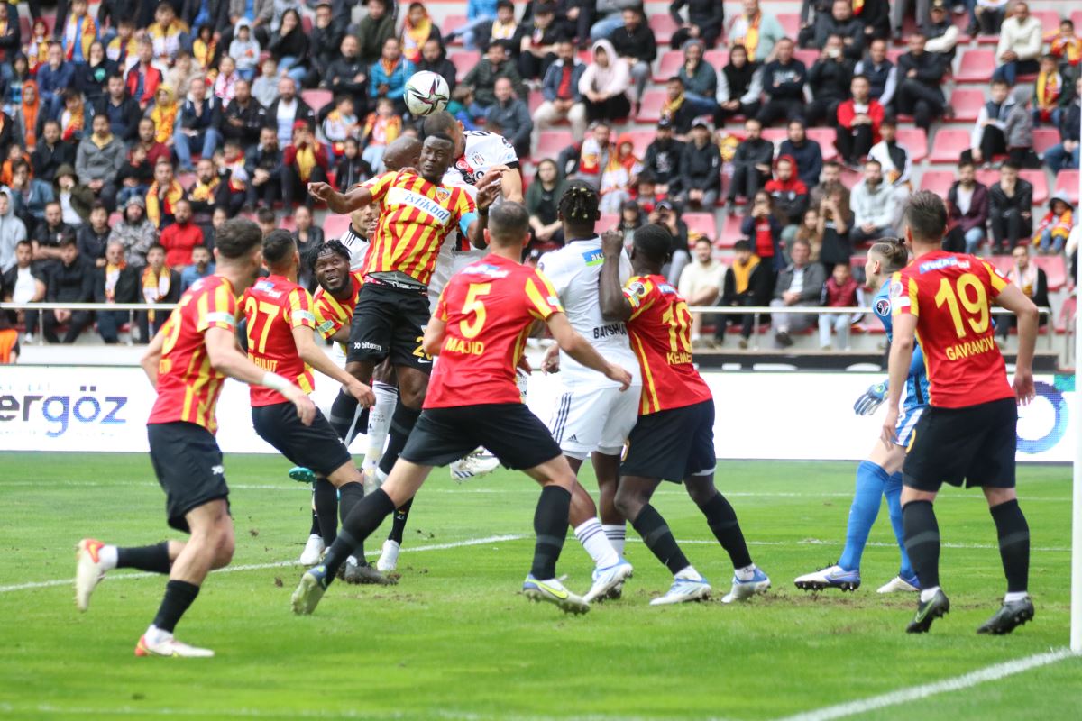 Beşiktaş, 3 puanı 3 golle aldı! Yukatel Kayserispor 1-3 Beşiktaş