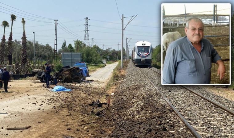 Yolcu treni hemzemin geçitte traktöre çarptı: Sürücü öldü (01 Mayıs 2022)