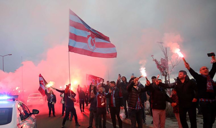 Konyaspor taraftarı, şampiyonluk kutlaması yapan Trabzonsporlu taraftarın aracına saldırdı