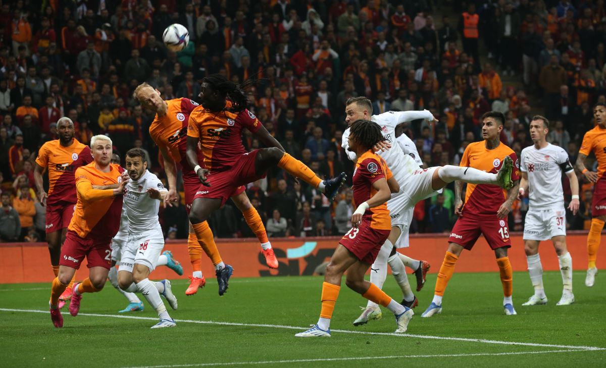 Galatasaray evinde mağlup! Galatasaray 2-3 Demir Grup Sivasspor