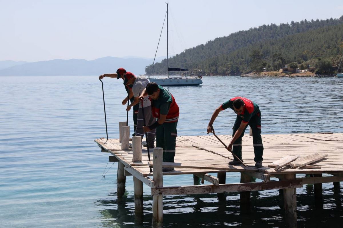 Menteşe’de 15 kaçak bina ve 5 kaçak iskele yıkıldı