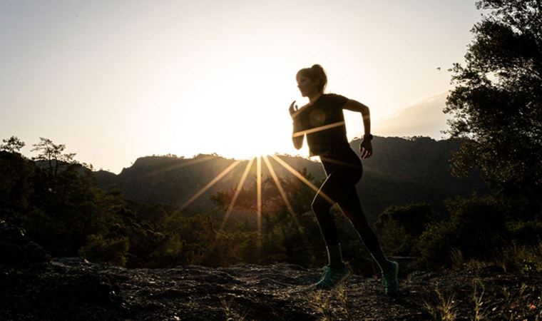 Sporcular sınırlarını zorladı, deniz seviyesinden 2365 metre zirveye koştu