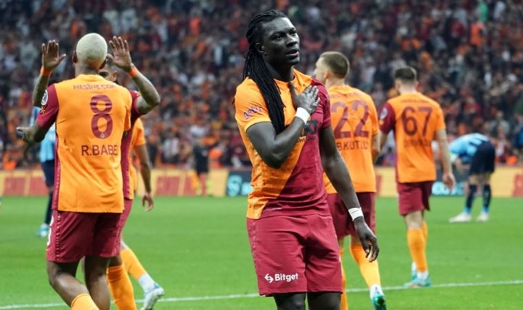 Galatasaraylı Bafetimbi Gomis, taraftardan özür diledi