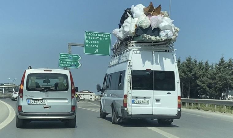 Tehlikeye aldırmadı, minibüsün üzerinde 'ev' taşıdı (17 Mayıs 2022)