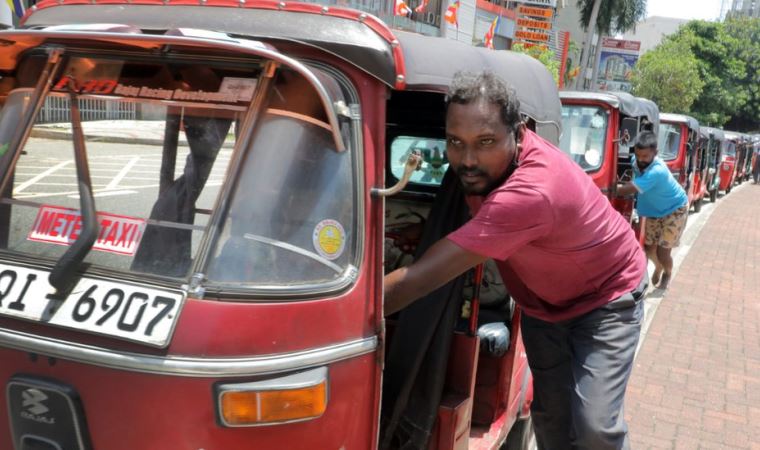 Sri Lanka Başbakanı: Bir günlük benzinimiz kaldı