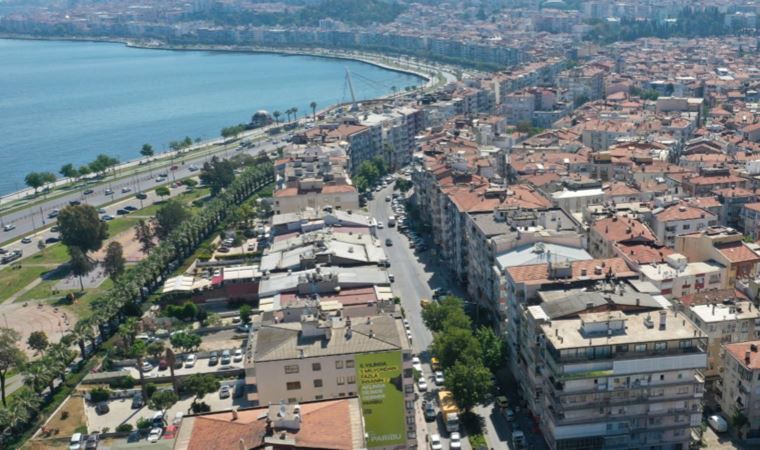 İzmir'in en yoğun noktalarından Mithatpaşa Caddesi’nde trafik akışı değişiyor