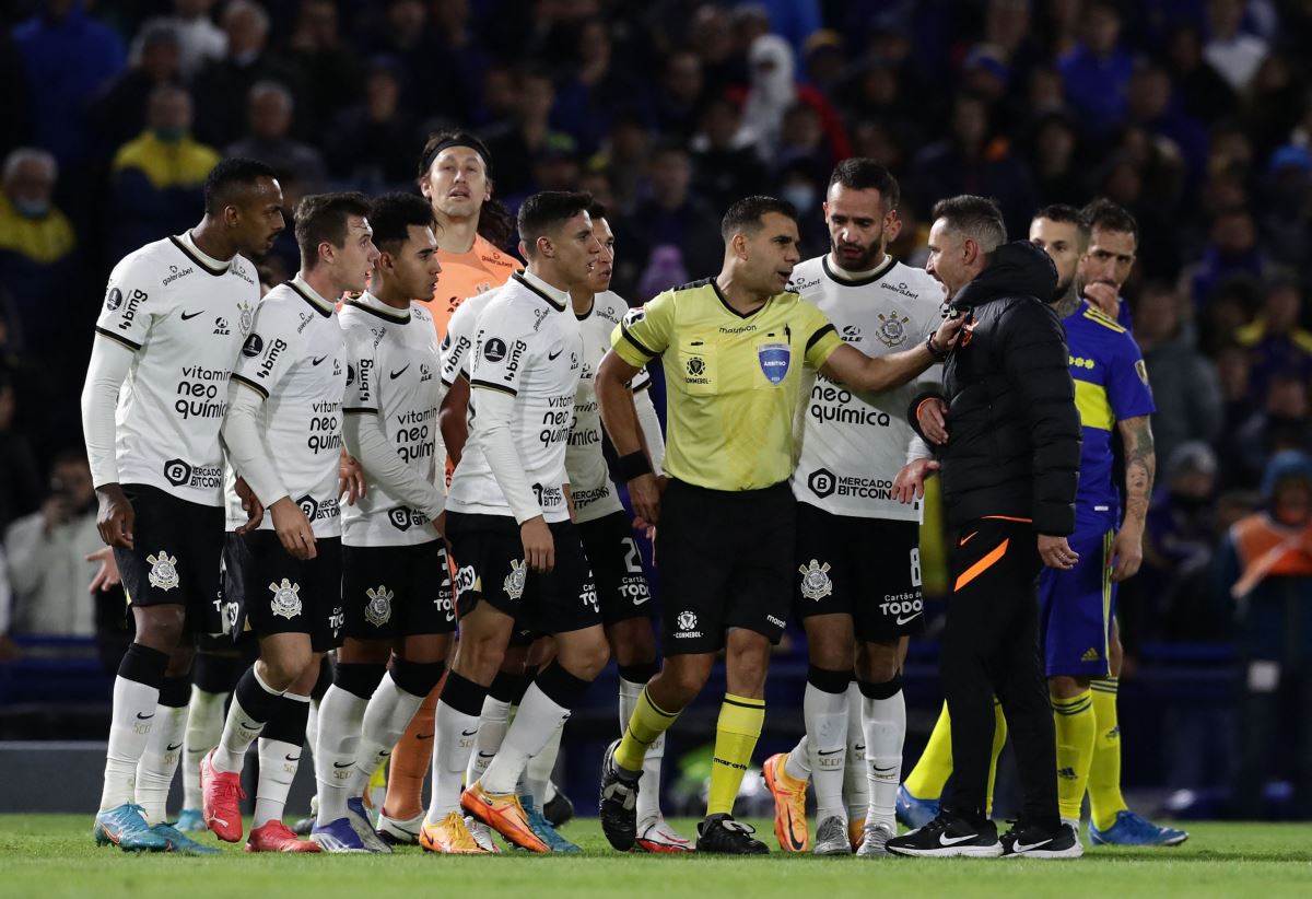 Copa Libertadores'te ortalık karıştı, Vitor Pereira oyundan atıldı