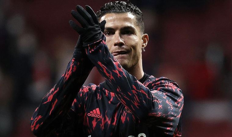 Cristiano Ronaldo Manchester United'ta 4. kez ayın futbolcusu seçildi